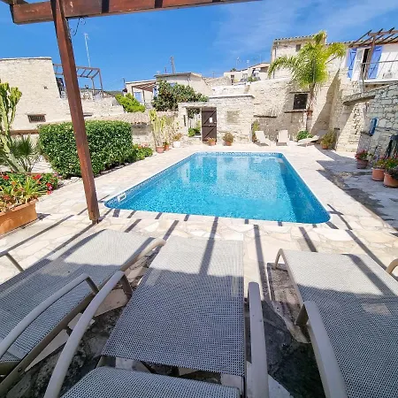 Lägenhet Aphrodite's Pool Retreat *