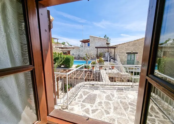 Aphrodite's Pool Retreat Skarinou